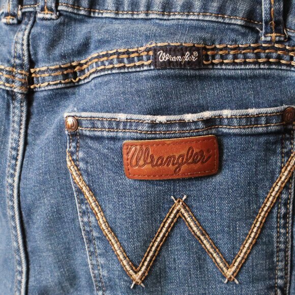 Women's Wrangler Jeans - Picture 5 of 11